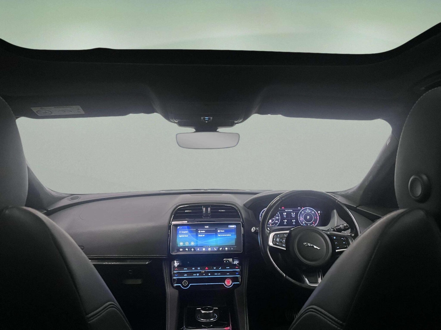 Used Jaguar F-Pace 2019 for sale - 76109310: Photo 2