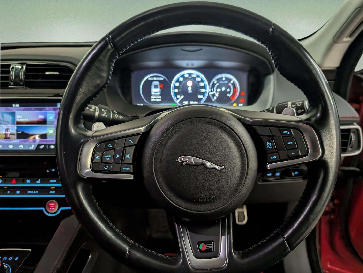 Used Jaguar F-Pace 2016 for sale - 76926091: Photo 34