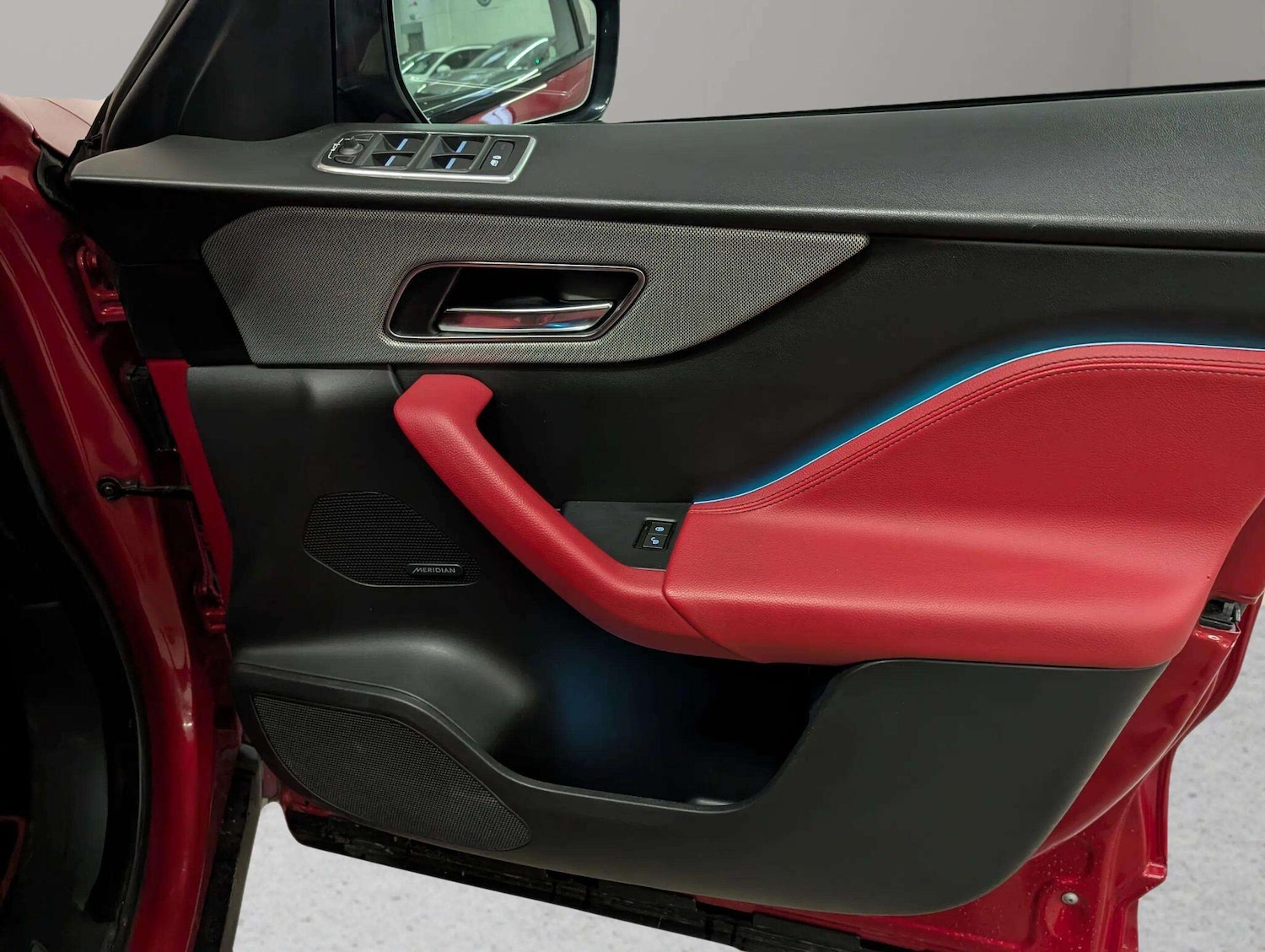 Used Jaguar F-Pace 2016 for sale - 76926091: Photo 40