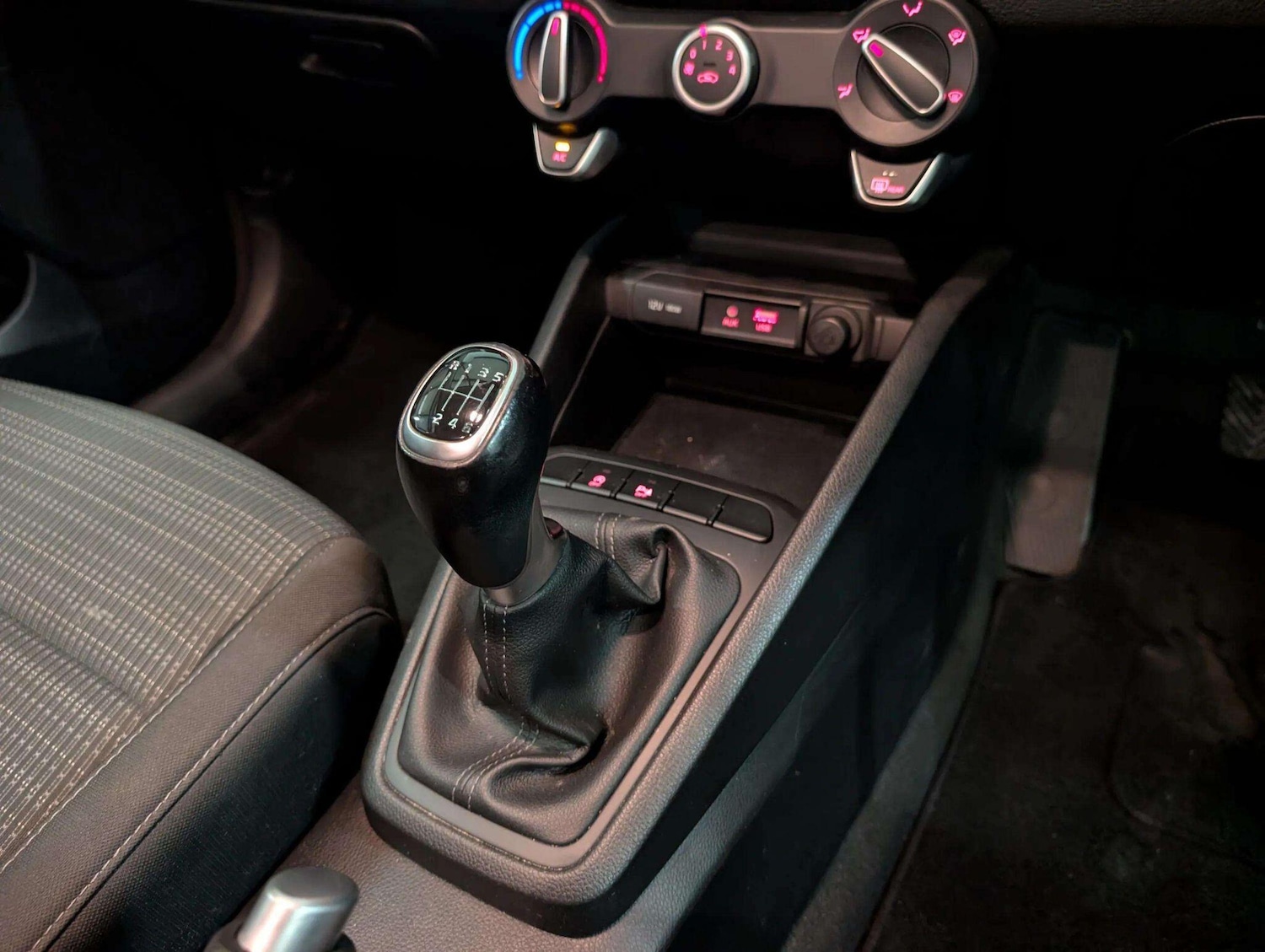 Used Kia Stonic 2019 for sale - 77377454: Photo 27