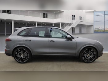 Used Porsche Cayenne 2016 for sale - 76042630: Photo 3