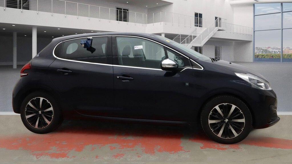 Used Peugeot 208 2019 for sale - 77229918: Photo 2