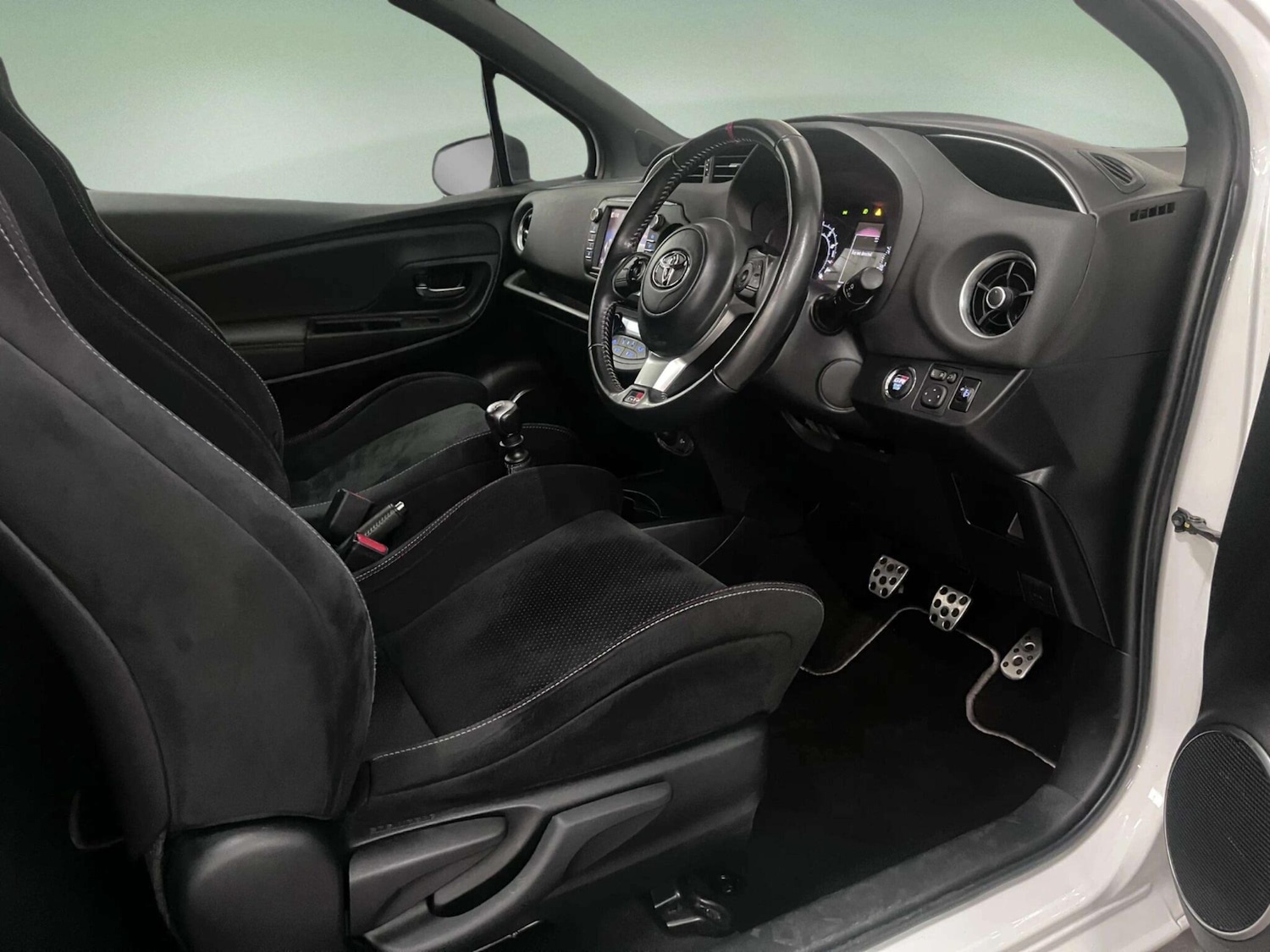 Used Toyota Yaris 2018 for sale - 76399357: Photo 17