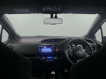 Used Toyota Yaris 2018 for sale - 76399357: Photo