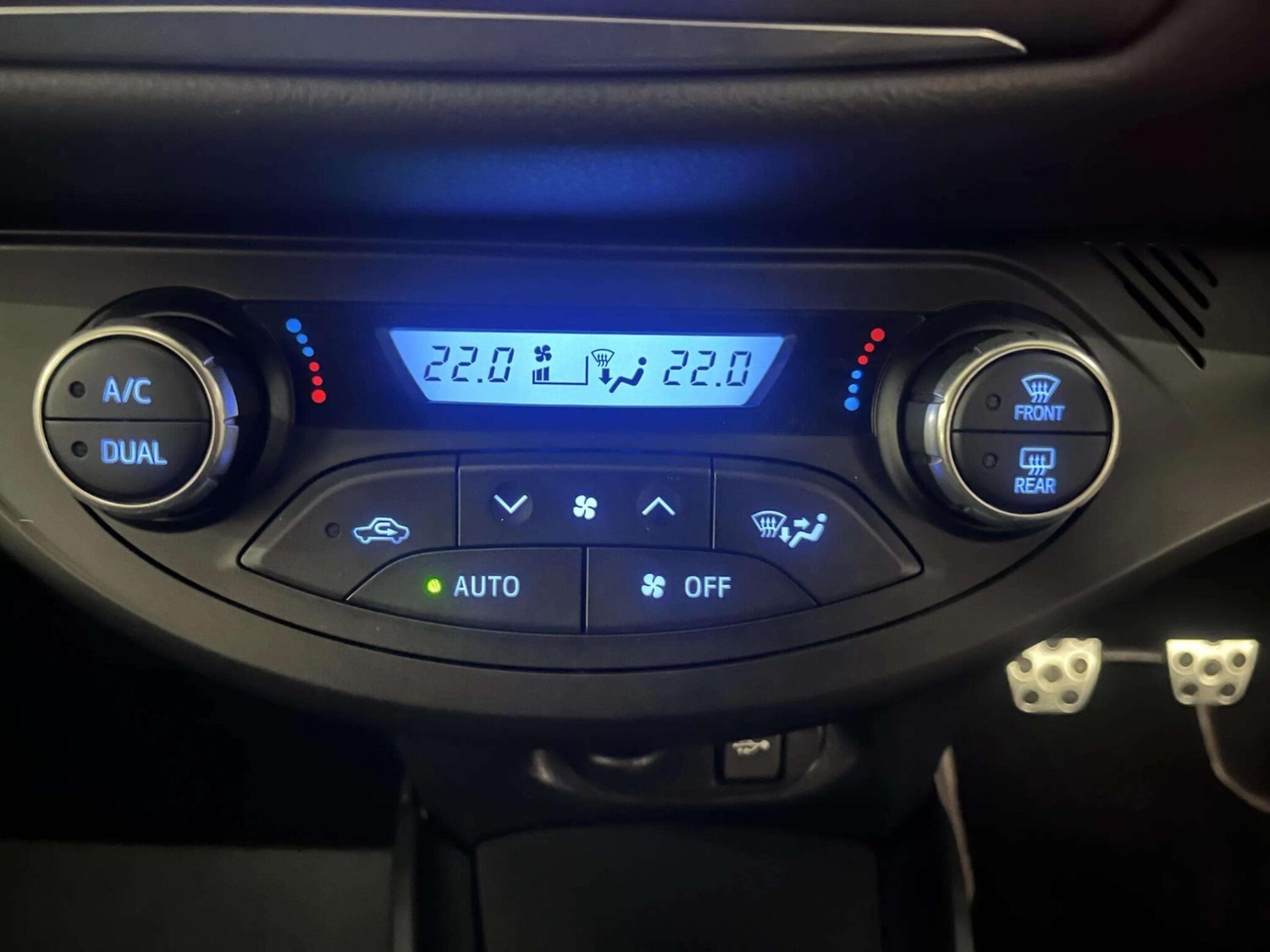 Used Toyota Yaris 2018 for sale - 76399357: Photo 30