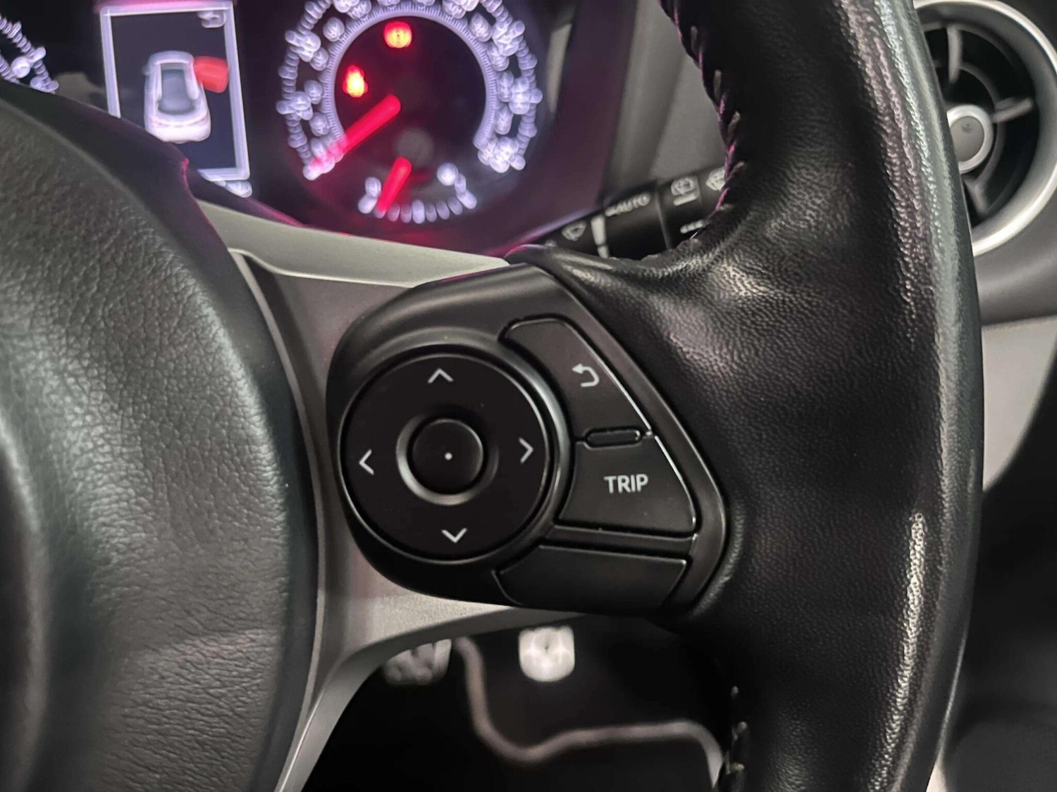 Used Toyota Yaris 2018 for sale - 76399357: Photo 34