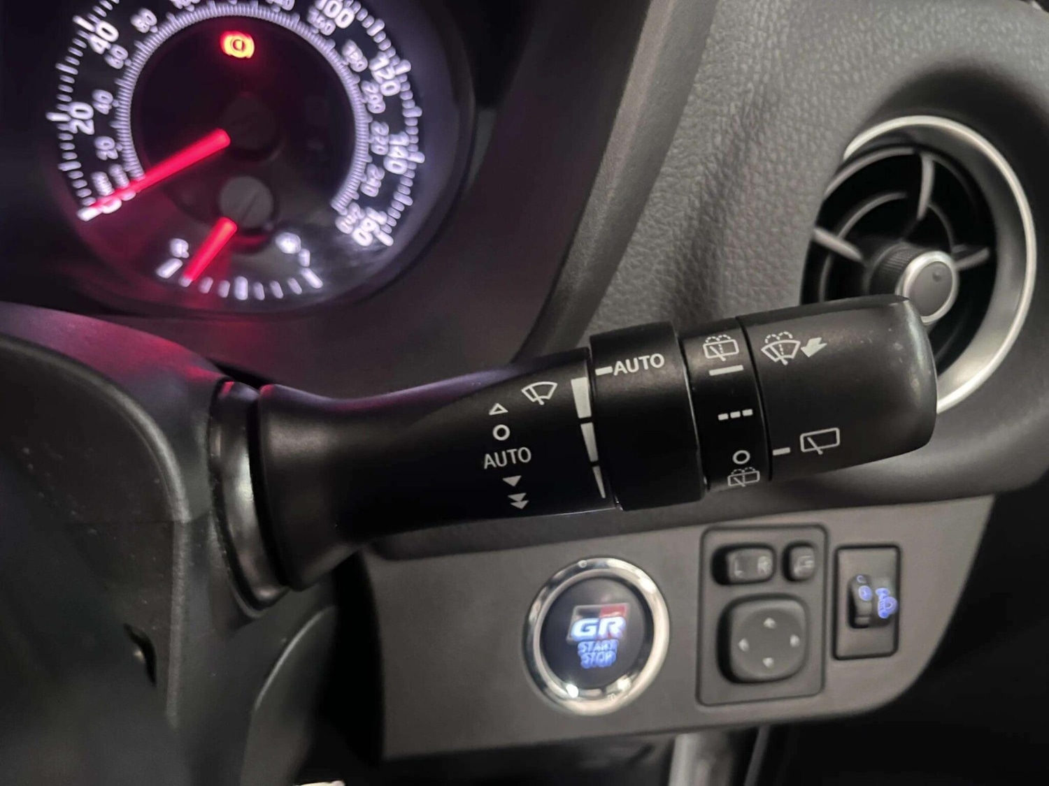 Used Toyota Yaris 2018 for sale - 76399357: Photo 36