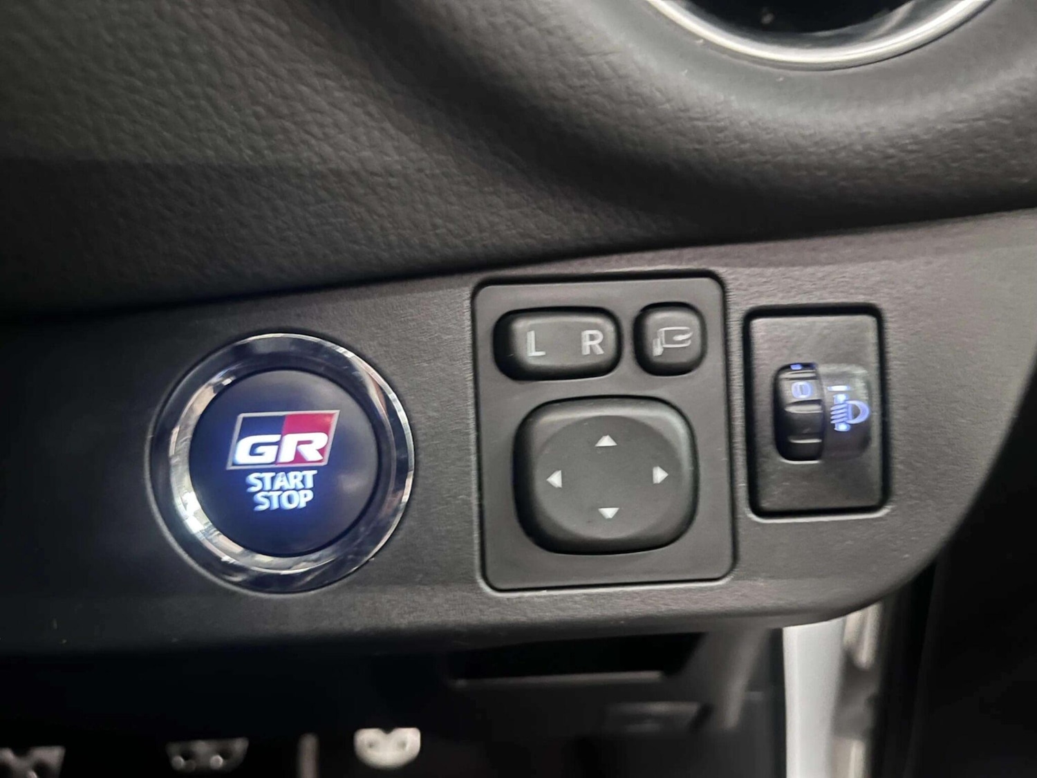 Used Toyota Yaris 2018 for sale - 76399357: Photo 37