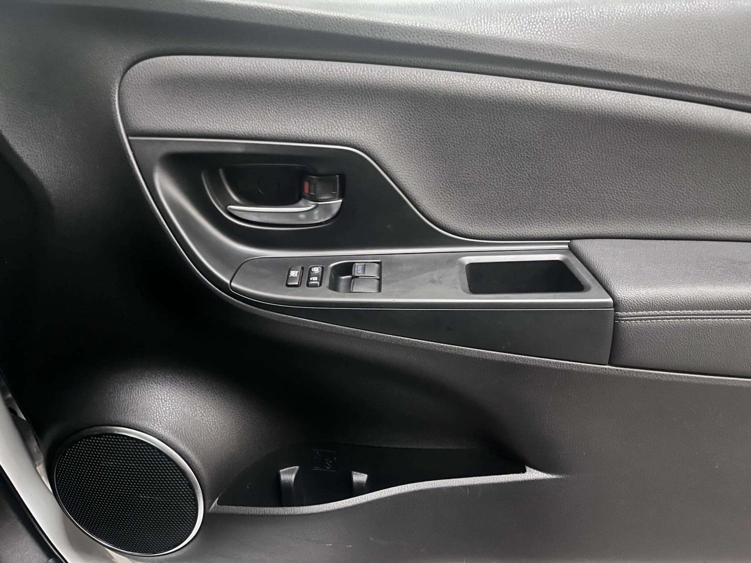 Used Toyota Yaris 2018 for sale - 76399357: Photo 38