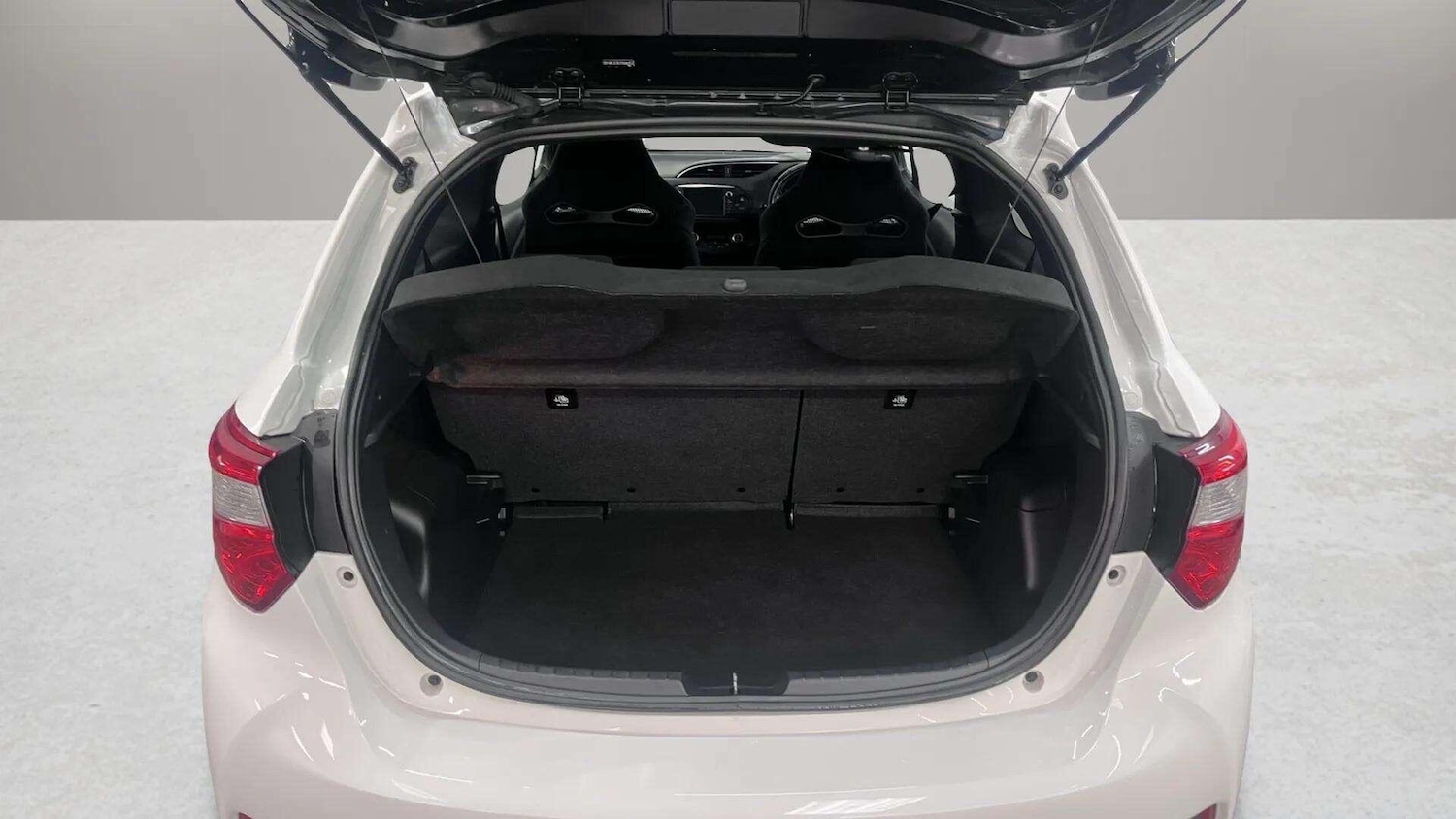 Used Toyota Yaris 2018 for sale - 76399357: Photo 45