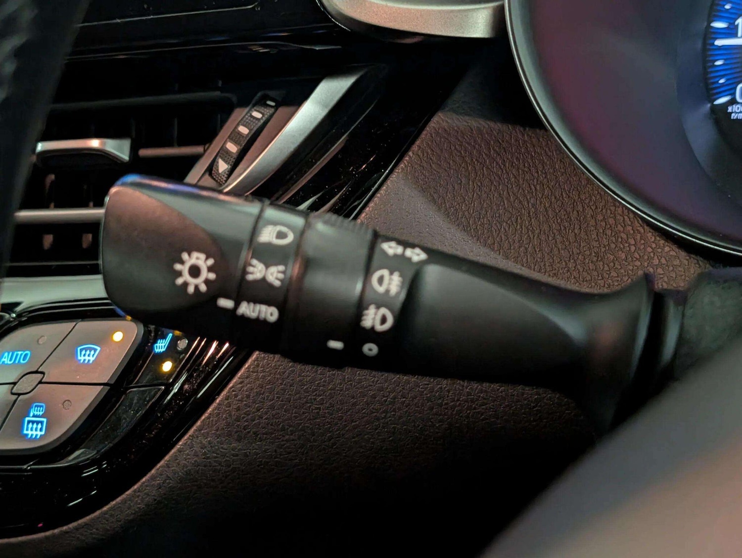 Used Toyota C-HR 2018 for sale - 76865503: Photo 35