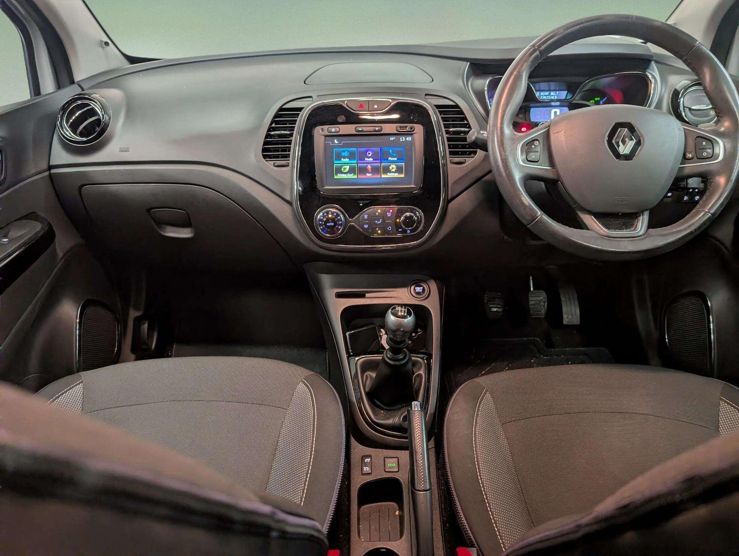 Used Renault Captur for sale - 77924847: Photo 2