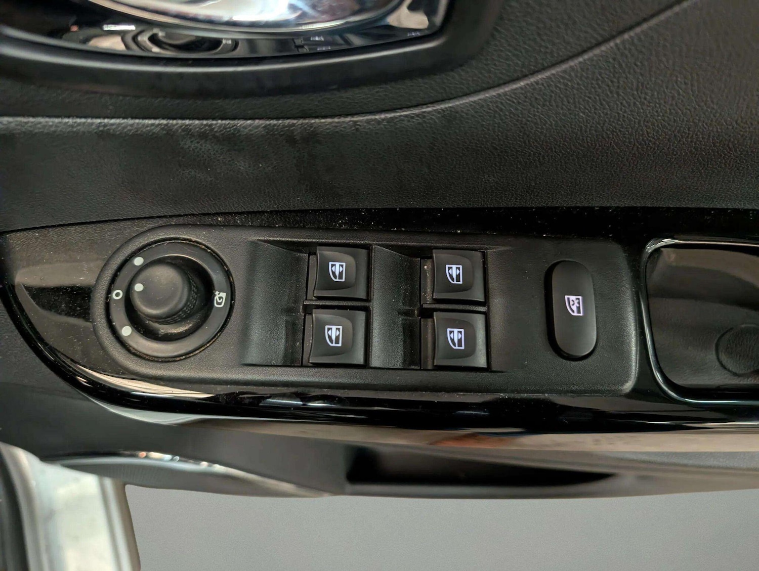 Used Renault Captur for sale - 77924847: Photo 25