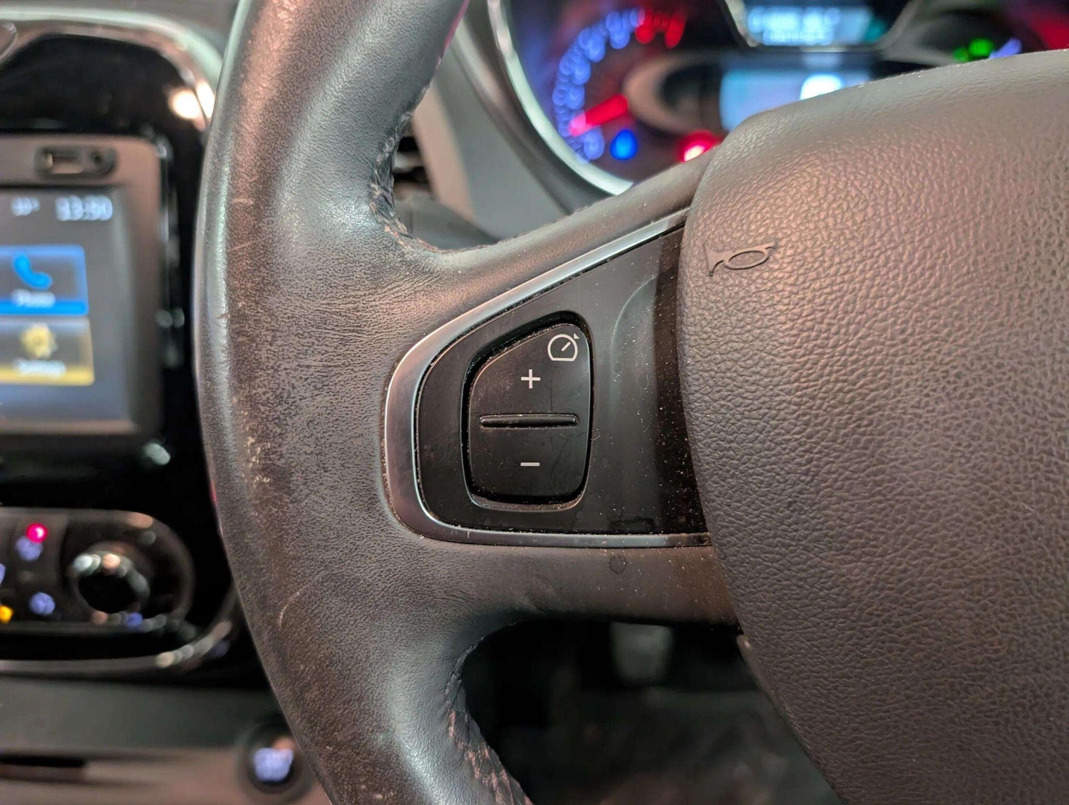 Used Renault Captur for sale - 77924847: Photo 27