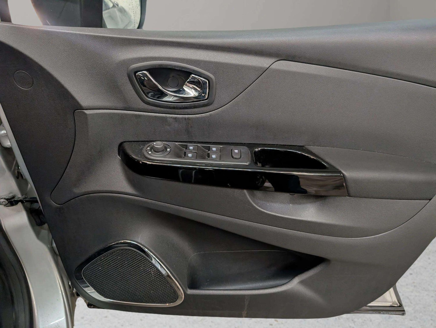 Used Renault Captur for sale - 77924847: Photo 29