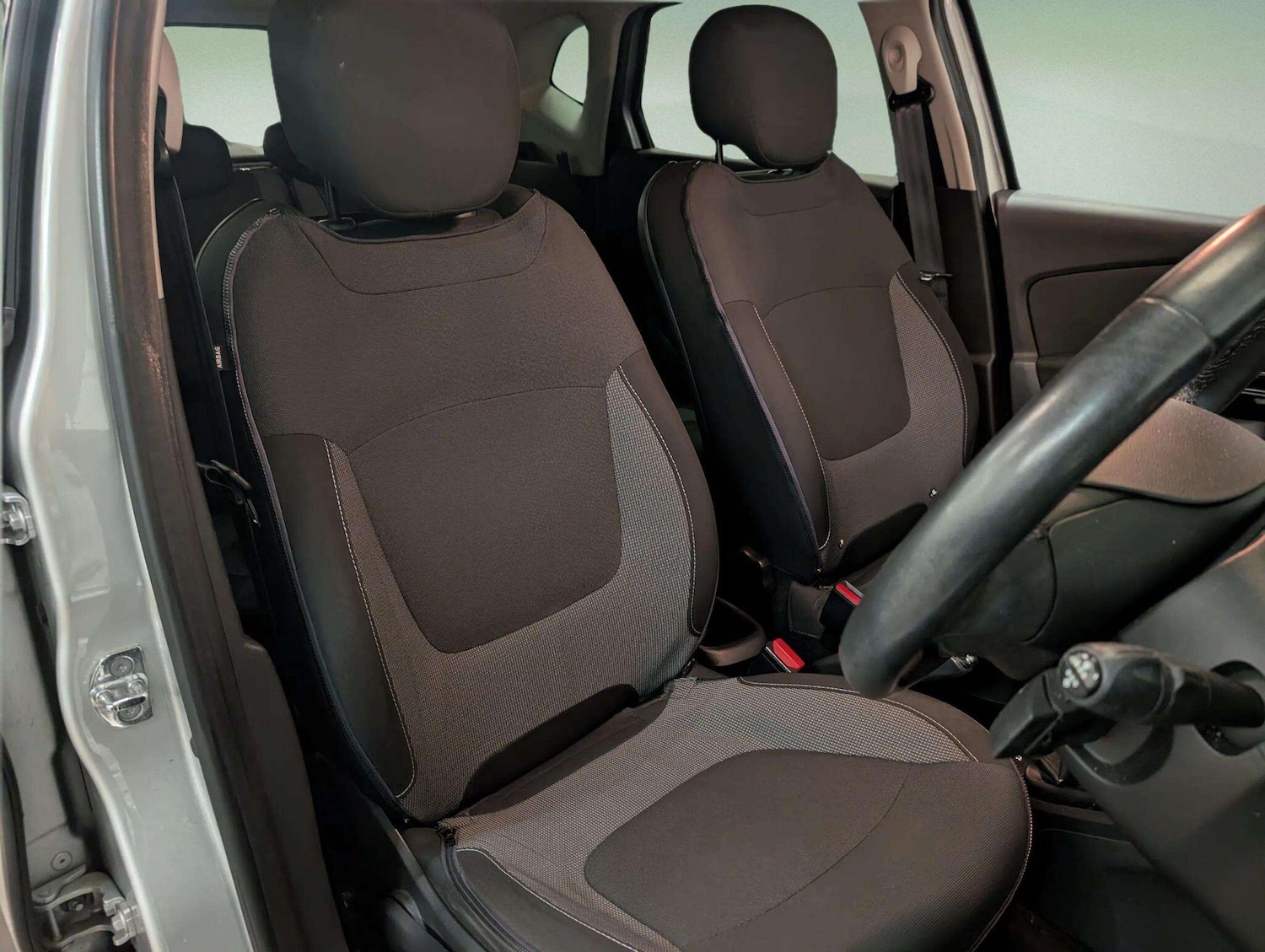 Used Renault Captur for sale - 77924847: Photo 31