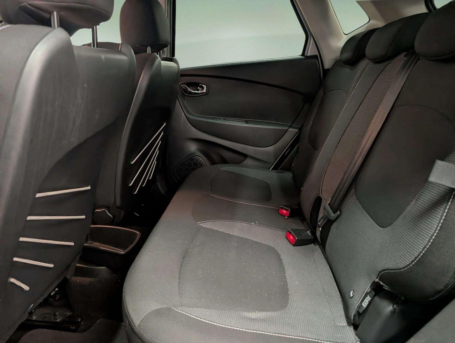 Used Renault Captur for sale - 77924847: Photo 33