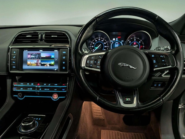 Used Jaguar F-Pace 2018 for sale - 76307198: Photo 18