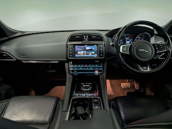 Used Jaguar F-Pace 2018 for sale - 76307198: Photo 2