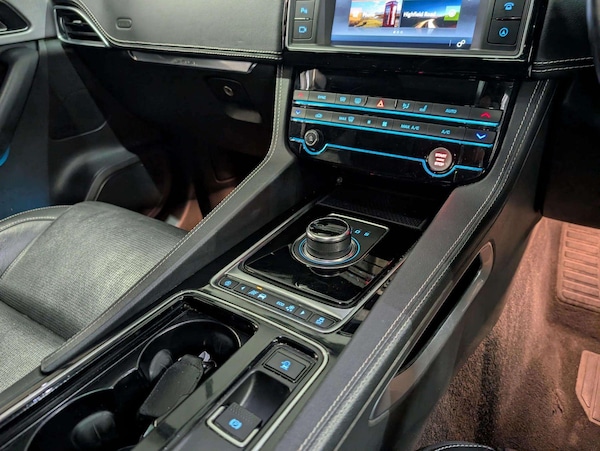 Used Jaguar F-Pace 2018 for sale - 76307198: Photo 34