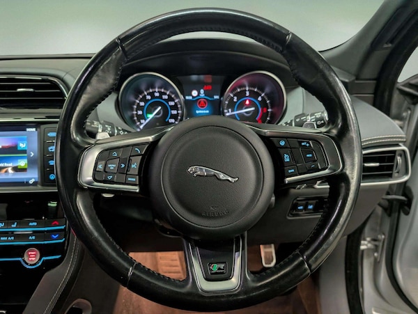 Used Jaguar F-Pace 2018 for sale - 76307198: Photo 36