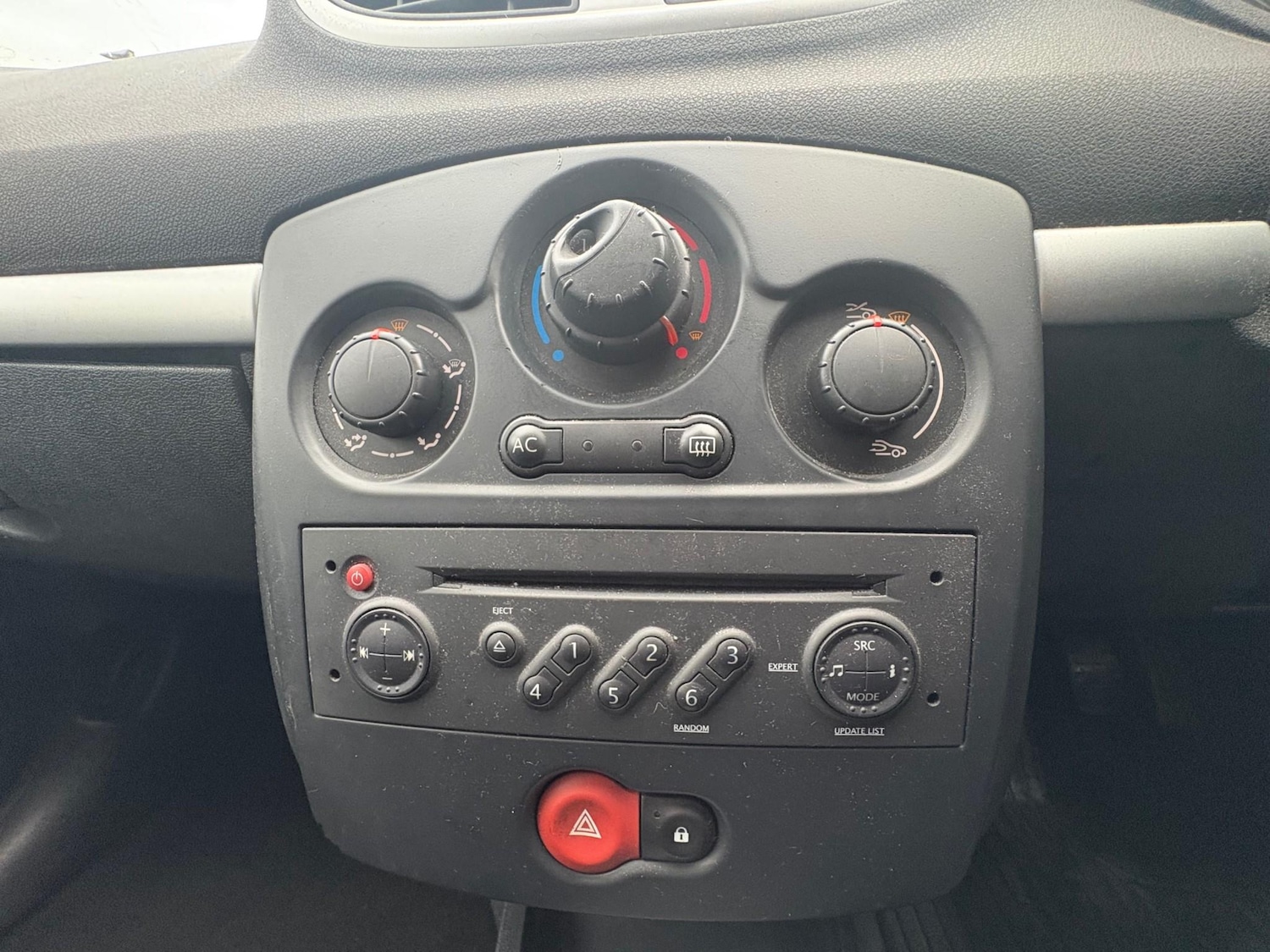 Used Renault Clio 2008 for sale - 76739194: Photo 22