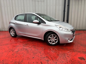 Used Peugeot 208 2015 for sale - 77641739: Photo