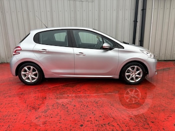 Used Peugeot 208 2015 for sale - 77641739: Photo