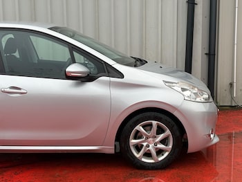 Used Peugeot 208 2015 for sale - 77641739: Photo