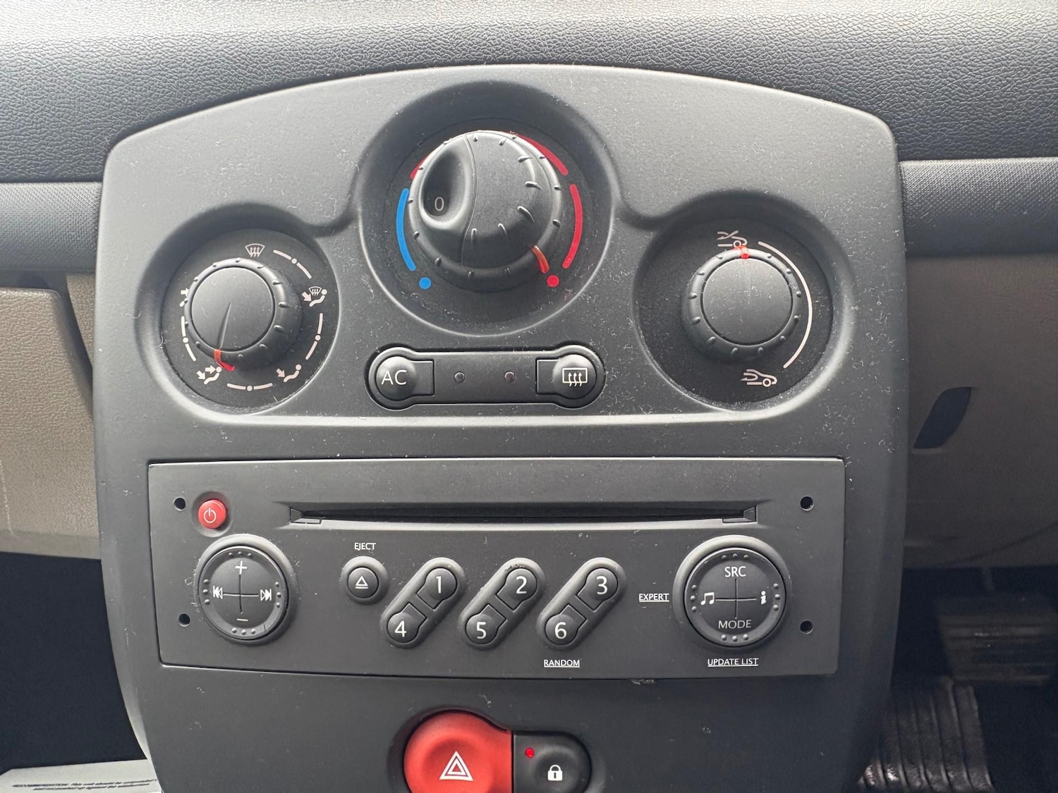 Used Renault Clio 2007 for sale - 76620692: Photo 20