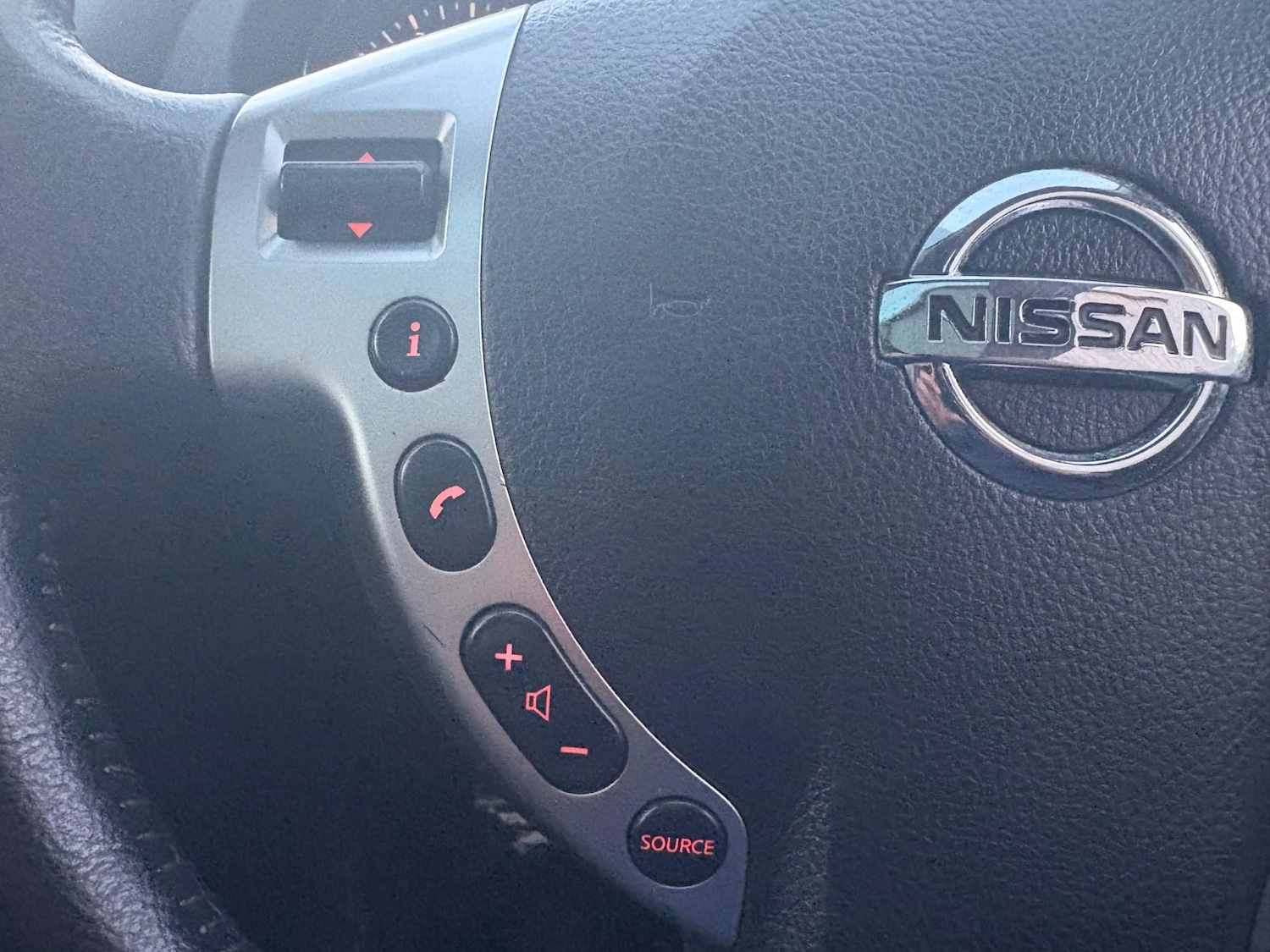 Used Nissan Qashqai 2010 for sale - 76862879: Photo 24