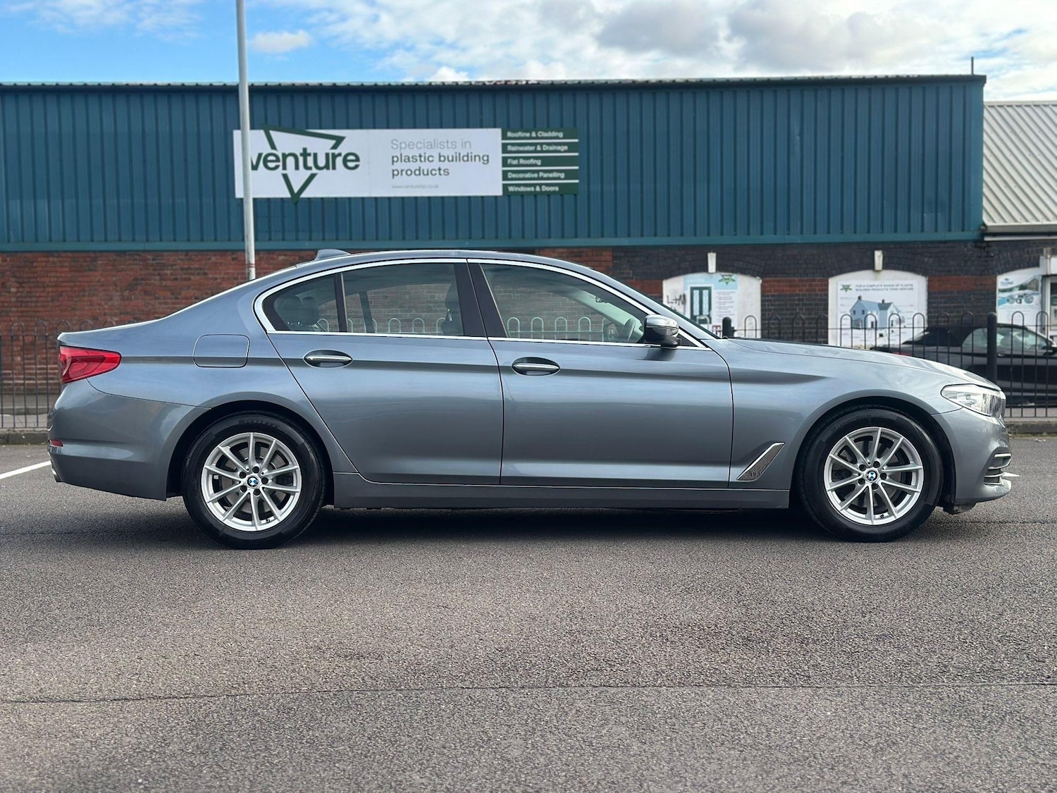 Used BMW 5 Series 2017 for sale - 78029016: Photo 2