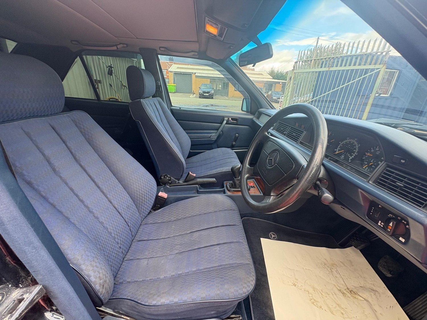 Used Mercedes-Benz 190 1993 for sale - 76616678: Photo 17