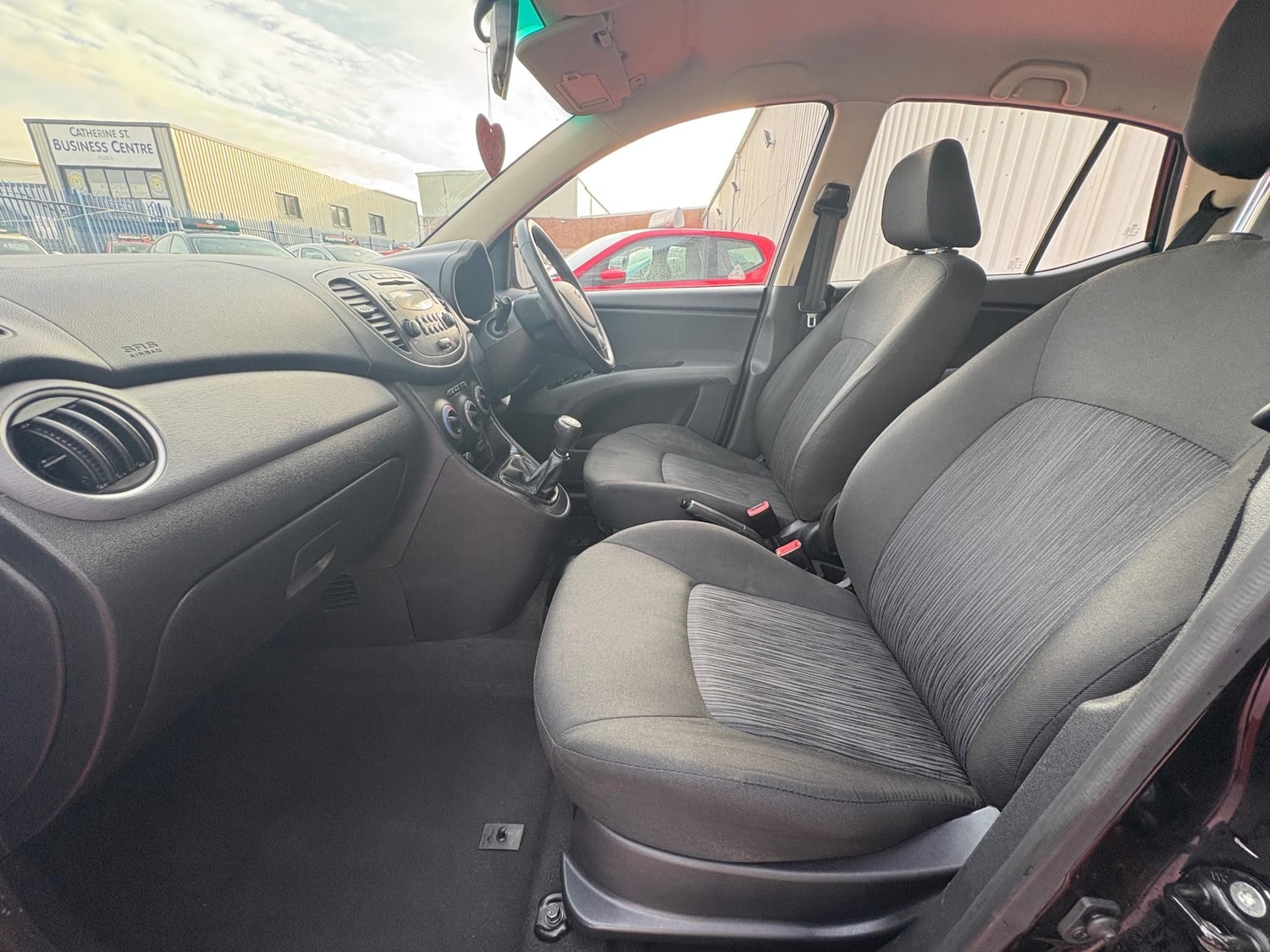 Used Hyundai i10 2013 for sale - 76862871: Photo 19