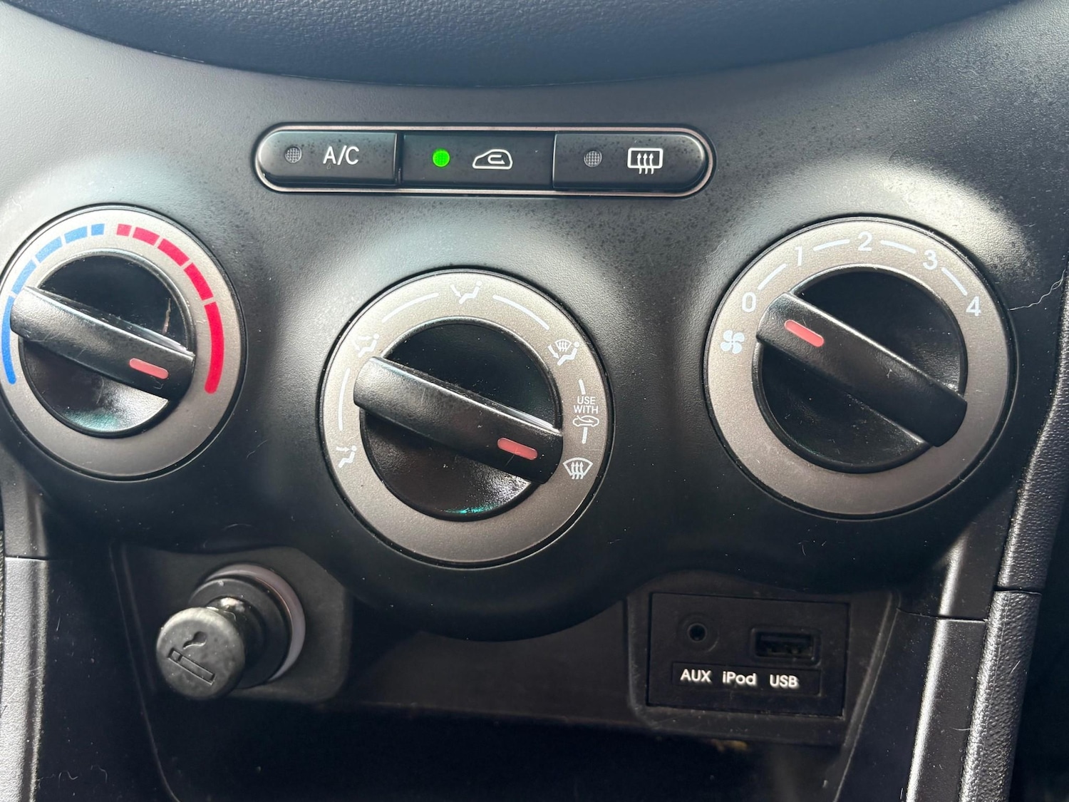 Used Hyundai i10 2013 for sale - 76862871: Photo 26