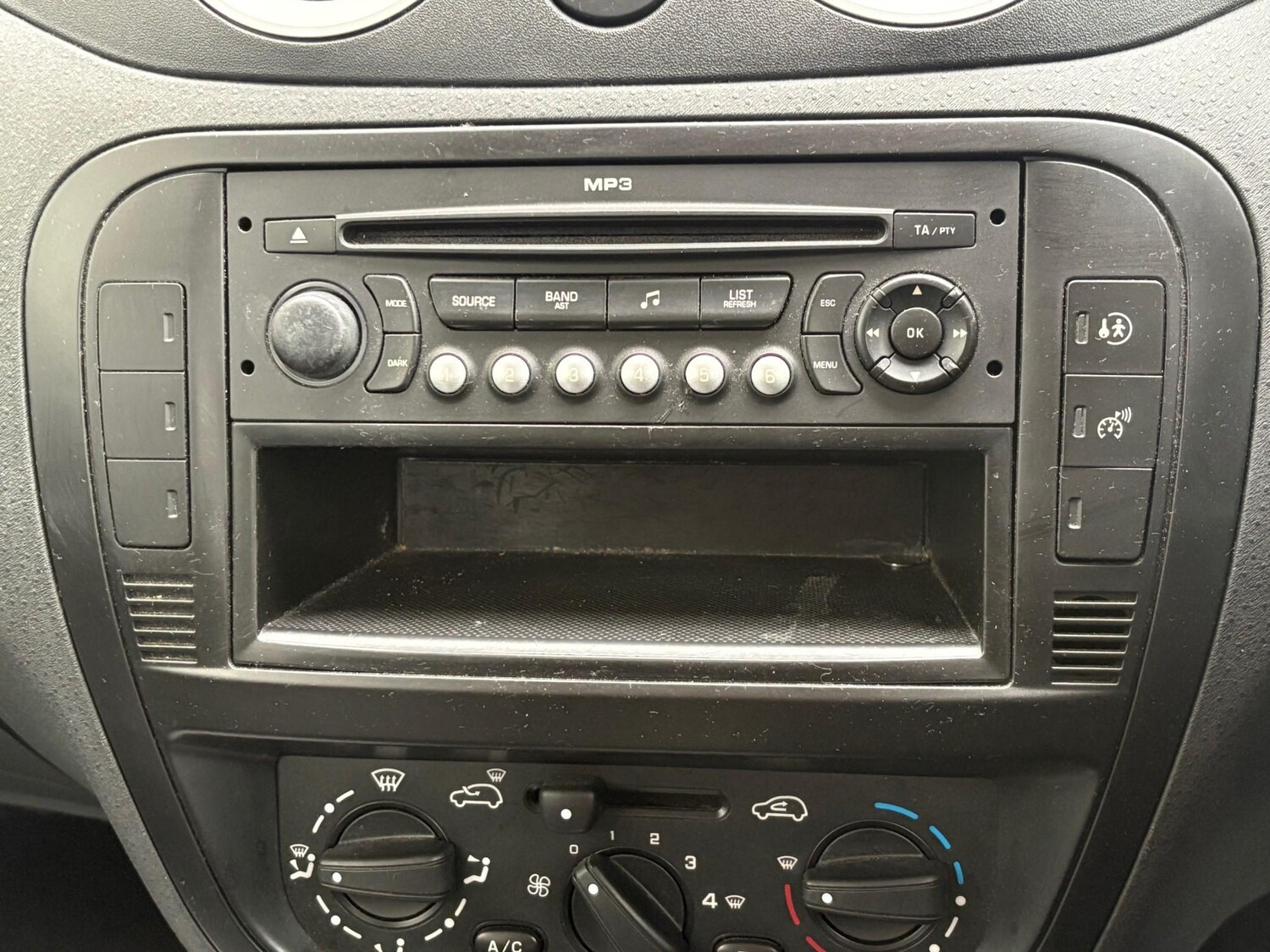 Used Citroen C3 2007 for sale - 76620698: Photo 25