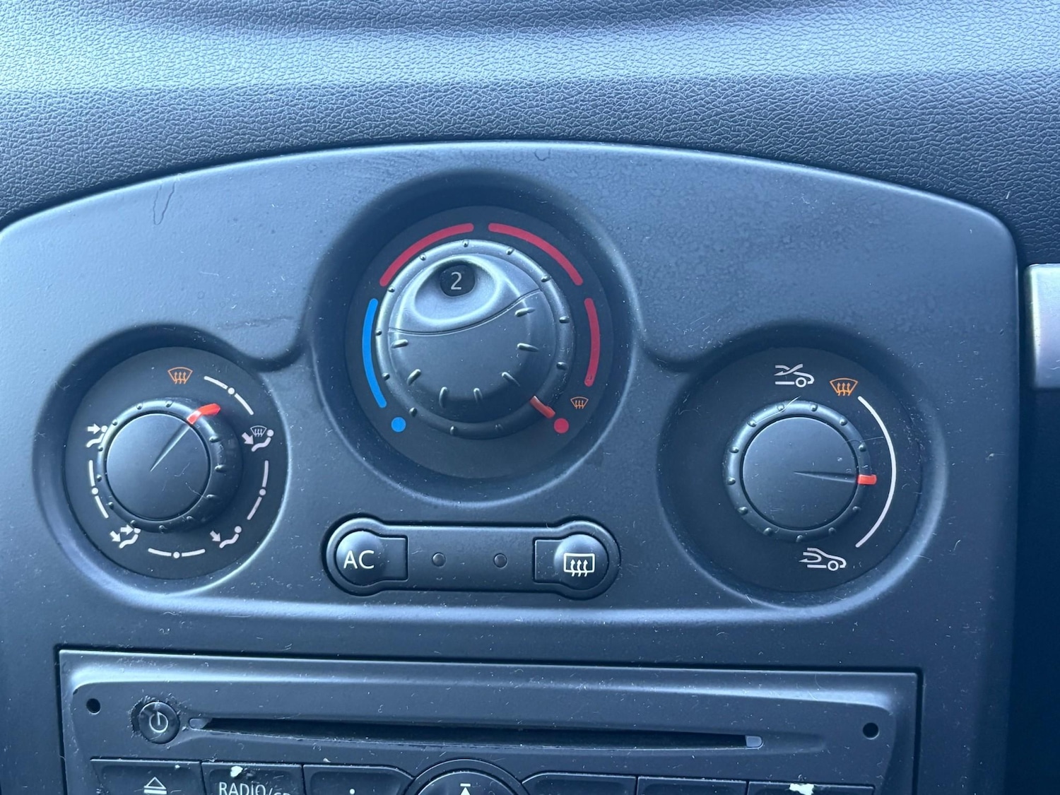 Used Renault Clio 2010 for sale - 76641434: Photo 19