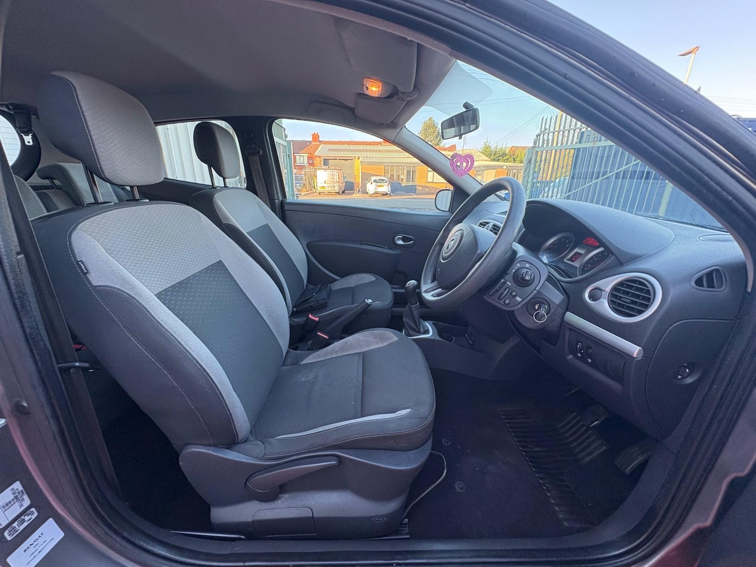 Used Renault Clio 2010 for sale - 76641434: Photo 22