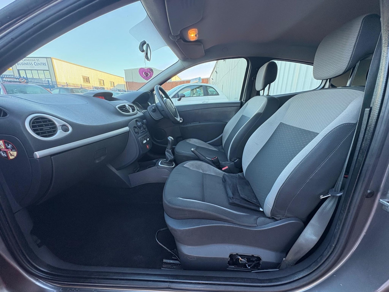 Used Renault Clio 2010 for sale - 76641434: Photo 26