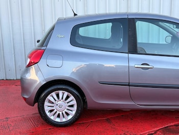 Used Renault Clio 2010 for sale - 76641434: Photo