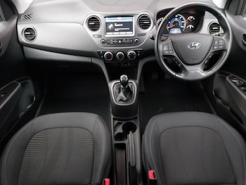 Used Hyundai i10 2019 for sale - 77062621: Photo