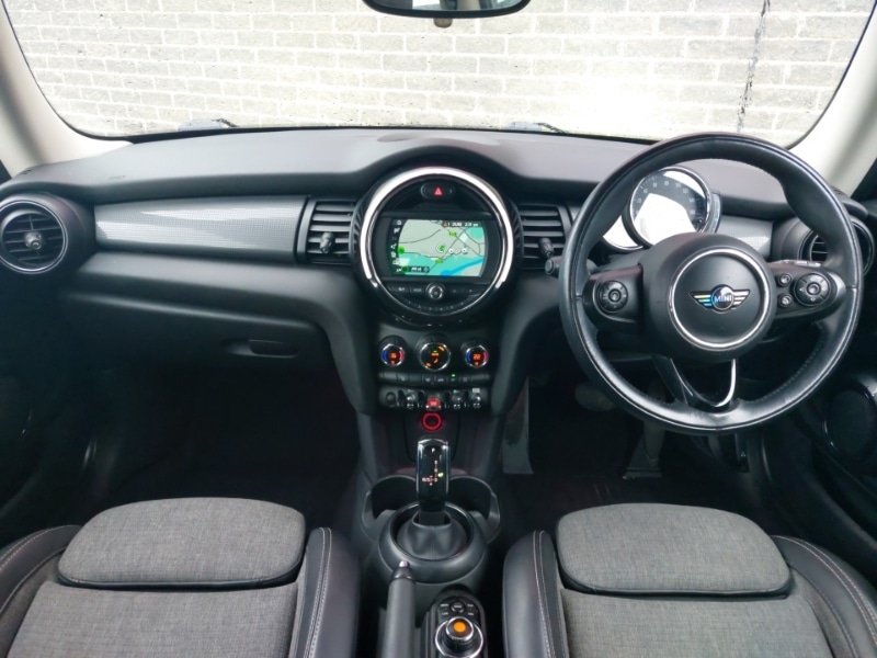 Used MINI Hatch 2018 for sale - 76537067: Photo 2