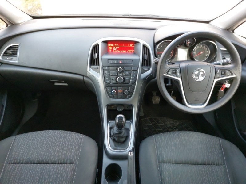 Used Vauxhall Astra 2015 for sale - 77999602: Photo 2