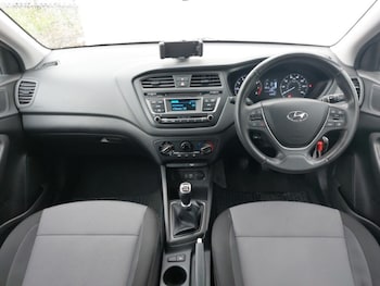 Used Hyundai i20 2017 for sale - 78440918: Photo