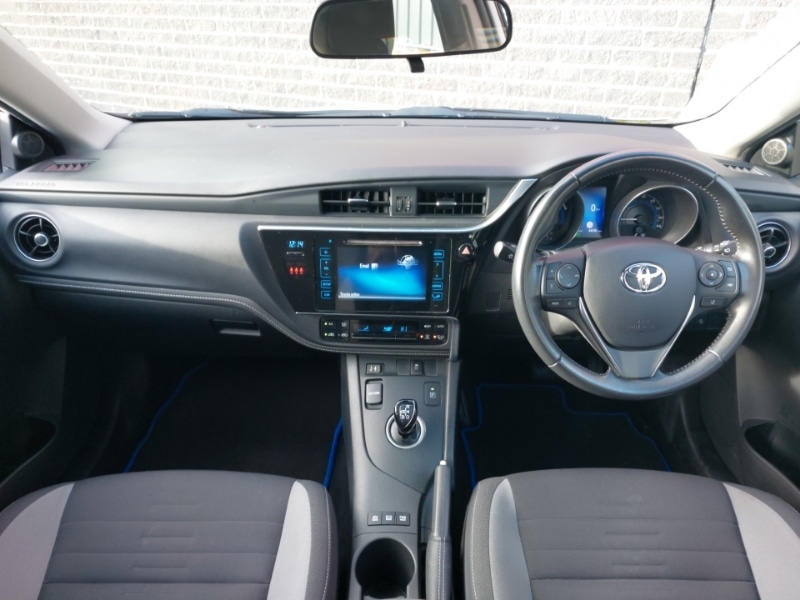 Used Toyota Auris 2017 for sale - 77141732: Photo 2