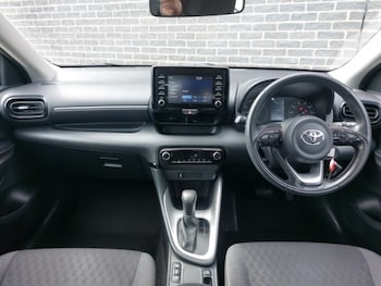 Used Toyota Yaris 2022 for sale - 75622303: Photo