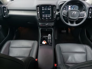 Used Volvo XC40 2021 for sale - 76134850: Photo 2