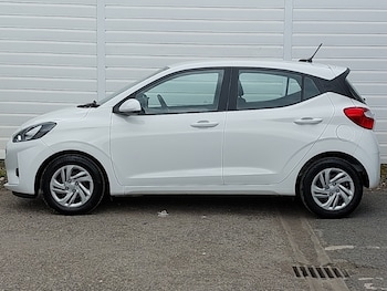 Used Hyundai i10 2023 for sale - 78921665: Photo