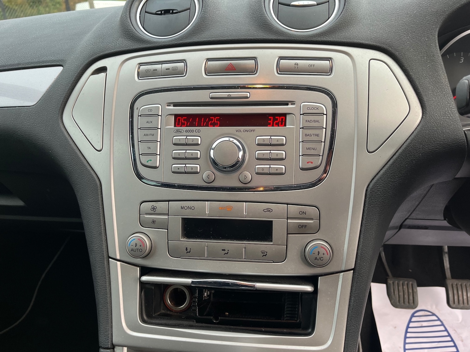 Used Ford Mondeo 2010 for sale - 76511021: Photo 17