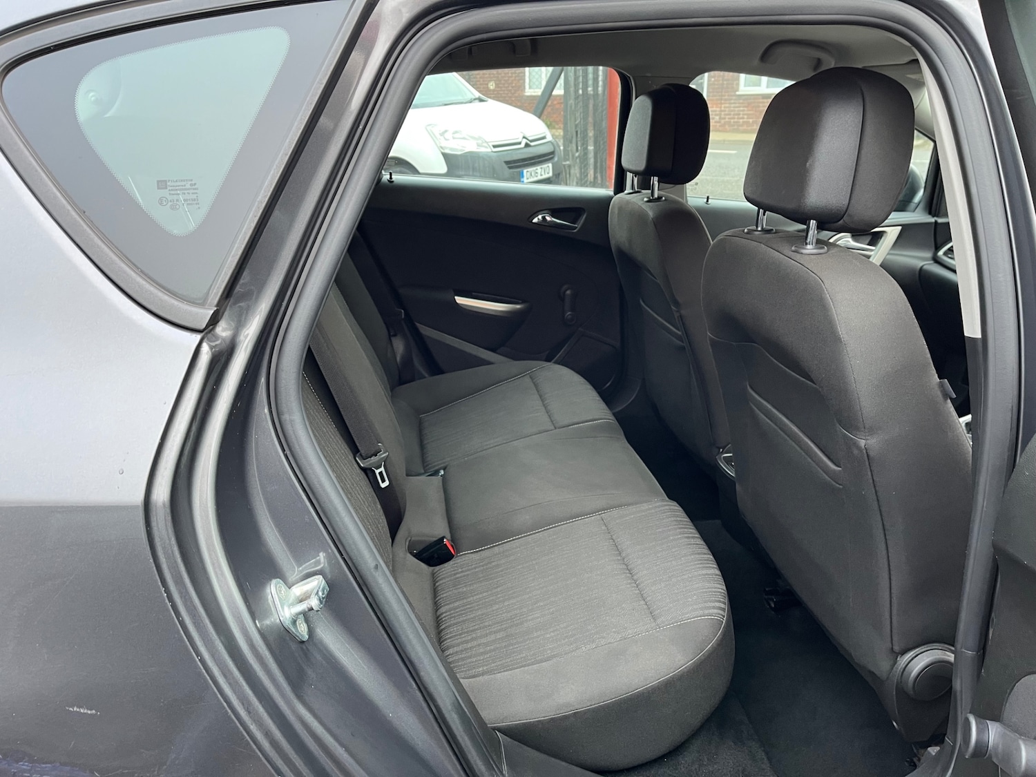 Used Vauxhall Astra 2010 for sale - 77033038: Photo 8